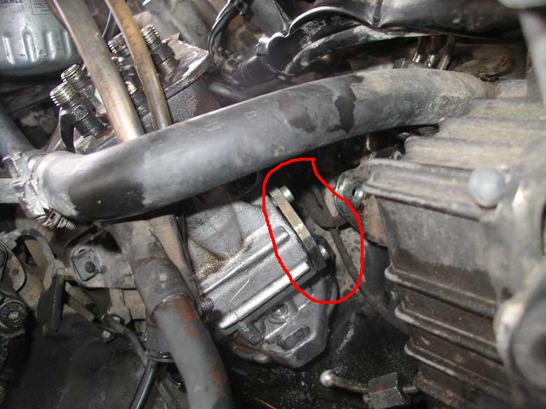 para los entendidos, esta es la tapa interior que alberga el reten